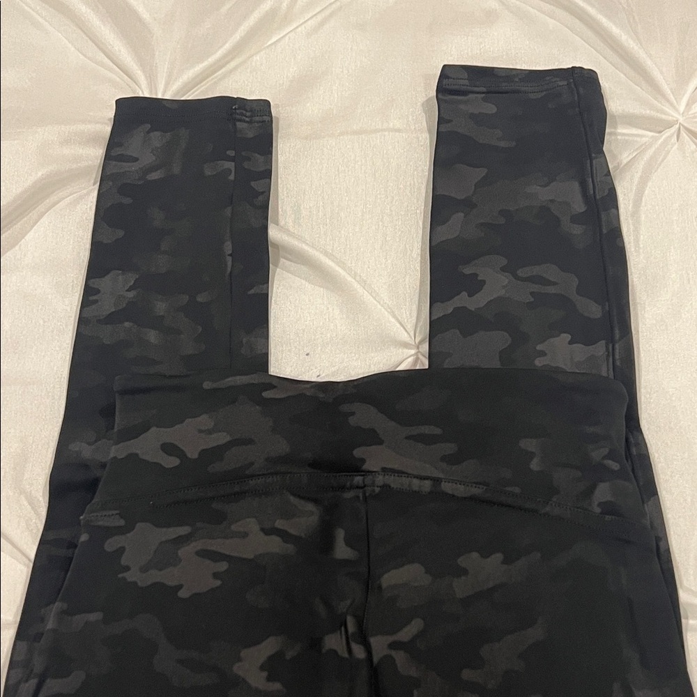 SPANX Black Camo High Rise Shaping Leggings Women's XS - Picture 4 of 5